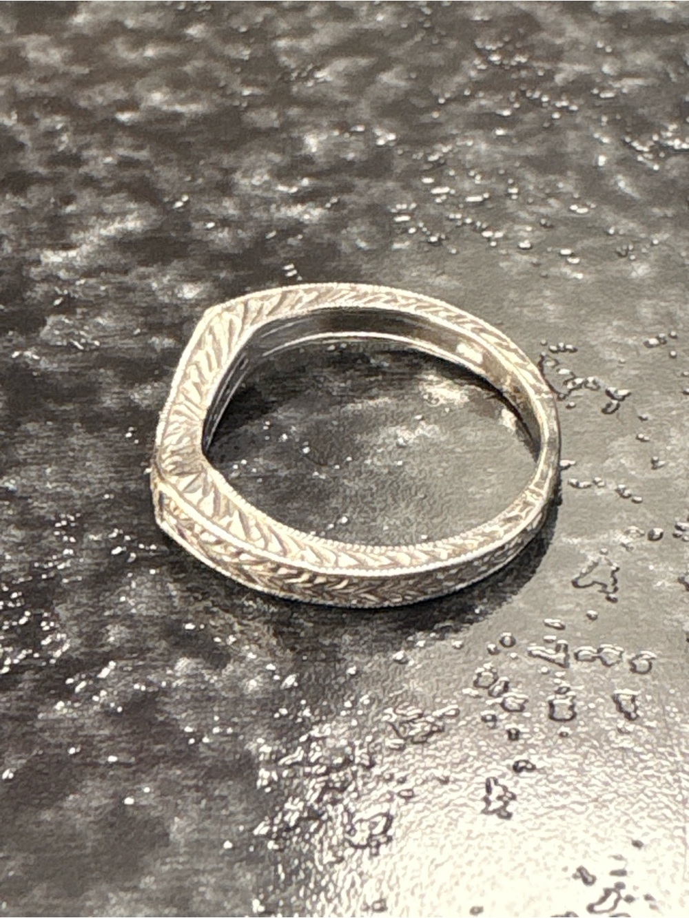 Curved Pave Diamond Band Ring in gold - Picture 5 of 5